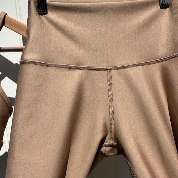 Alo Yoga Airlift Intrigue Bra 7/8 High-Waist Airlift Legging Toasted Almond XS - Picture 11 of 16